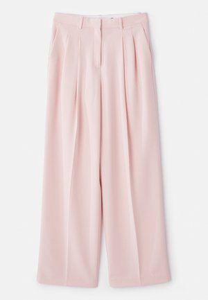Lys rosa vide bukser med fremadrettede folder, en struktureret talje og en glat stofoverflade. Har to sidelommer.
