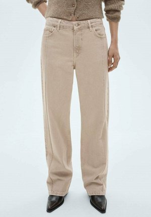 Beige brede ben jeans lavet af denim, med en frontknaplukning, to forlommer og kontrastsyninger, parret med spidse sorte hæle.