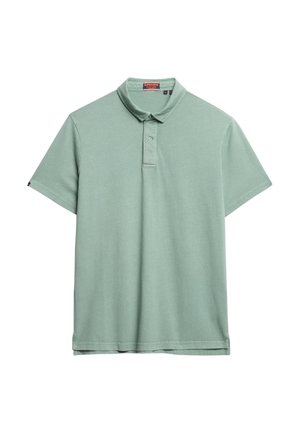 Lys grøn kortærmet poloshirt lavet af bomuld, med krave, to-knaps lukning og et mærke på venstre ærme.