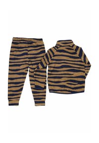 Randig pyjamasuppsättning i brunt och marinblått, med en långärmad topp med krage och matchande byxor, båda i mjukt fleece-material.