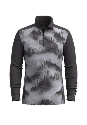 Suéter con mangas largas, cuello con media cremallera, de tela negra y con un estampado de paisaje forestal gris en la parte delantera. Textura suave.