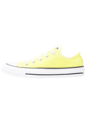 Sneakers - yellow