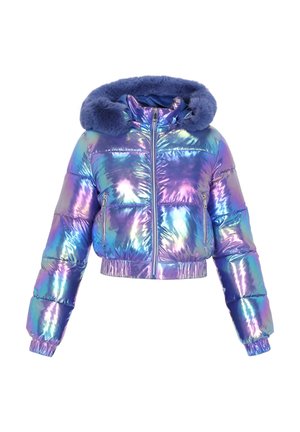 Jachetă scurtă de tip puffer, material iridescent în nuanțe de albastru și mov, glugă căptușită cu blană pufoasă albastră, fermoar frontal și buzunare laterale.