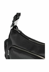 Bolso de mano de cuero negro con cremalleras plateadas, superficie texturizada y una correa trenzada. Incluye un bolsillo exterior con cremallera y elementos de diseño sin costuras.