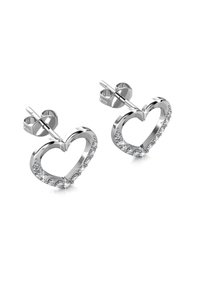 Orecchini a forma di cuore in argento, con un centro vuoto e decorati con gemme trasparenti lungo il bordo esterno. Chiusura a perno e farfallina.