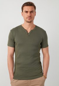 V-NECK  - T-paita - khaki