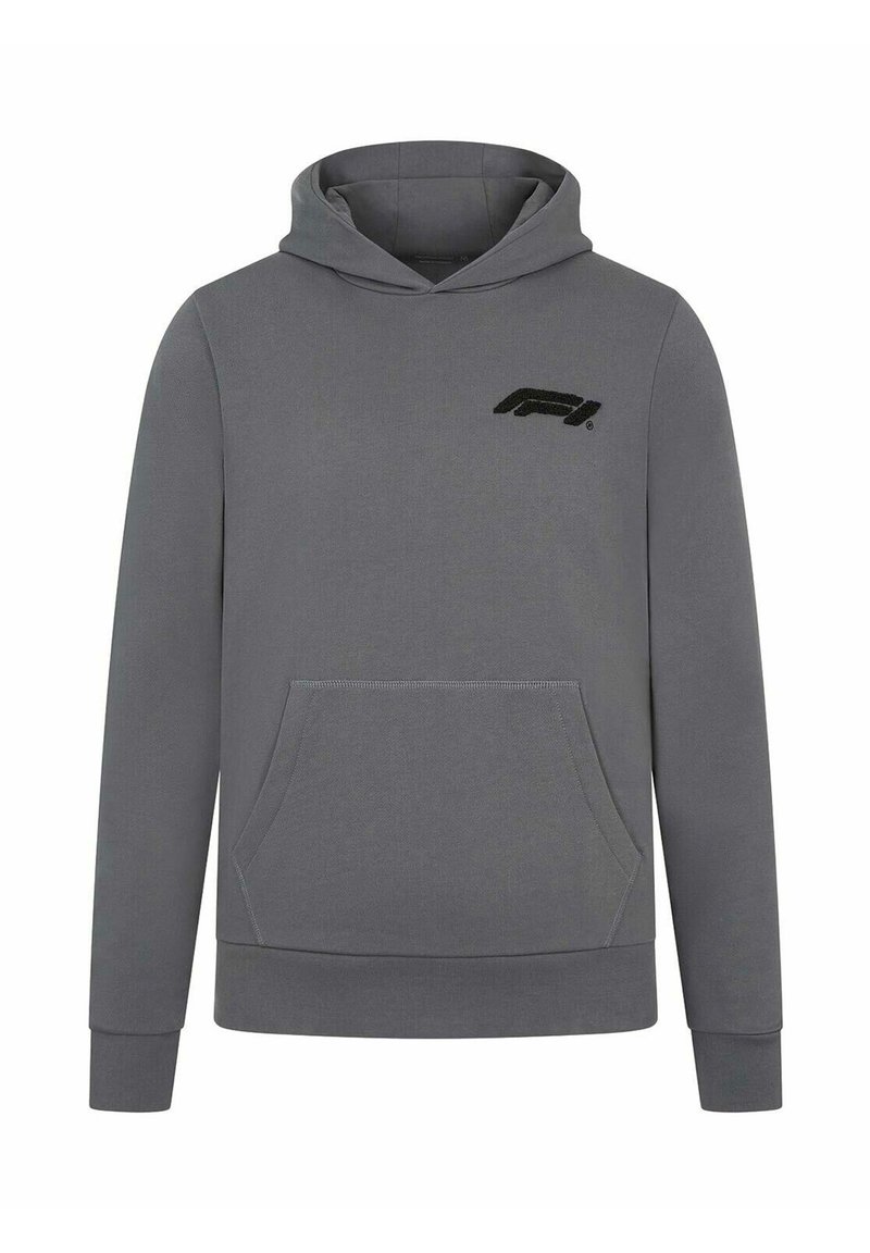 Szara bluza z kapturem wykonana z miękkiego materiału, z kieszenią kangurzą z przodu, ribbowanymi mankietami i dołem oraz czarnym haftowanym logiem "F1" na klatce piersiowej.