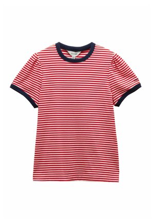 Kurzärmeliges T-Shirt mit roten und weißen horizontalen Streifen, dunkelblauem Rundhalsausschnitt und Ärmelbündchen, flach auf weißem Hintergrund liegend.