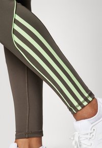 adidas Performance HYPERGLAM FULL LENGTH LEGGING - Tights - shadow olive/green spark