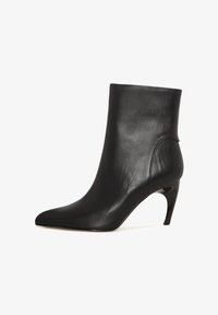 Wybrany, patent black