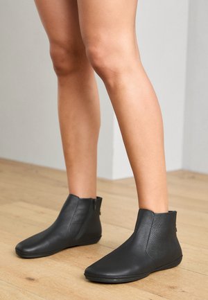 Camper RIGHT NINA - Tronchetti - black
