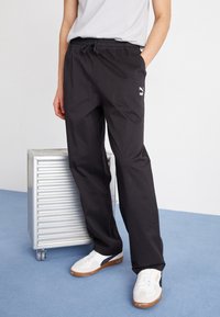 Puma - BETTER CLASSICS PANTS - Stoffhose - black Thumbnail-Bild 1