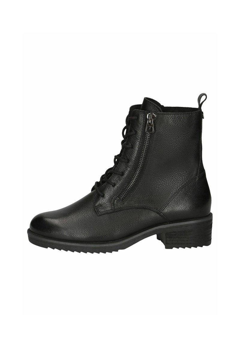 Botas negras de tobillo fabricadas en cuero texturizado. Cuentan con un cierre de cremallera, cordones y un tacón bajo tipo bloque con una suela resistente para mayor tracción.