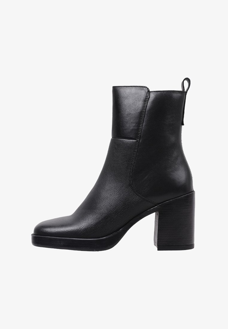 Sandra Fontán Botines de tacón - black