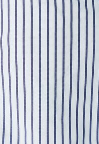 Vybrané, white based stripe