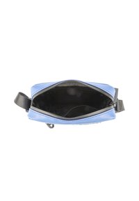 Borsa blu con zip e interno nero, caratterizzata da un design resistente e un'ampia apertura per un facile accesso. Texture morbida e minima ferramenta.