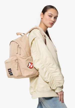 Eastpak DAY PAK'R - Mochila - gb suit