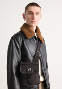 BOSS ICON ENVELOPE - Sac bandoulière - black