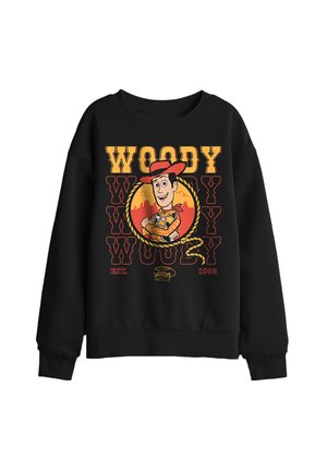 Schwarzer Pullover mit Woody aus Toy Story, versehen mit wiederholtem gelbem und rotem "WOODY"-Schriftzug und "Est. 1995" auf der Vorderseite.
