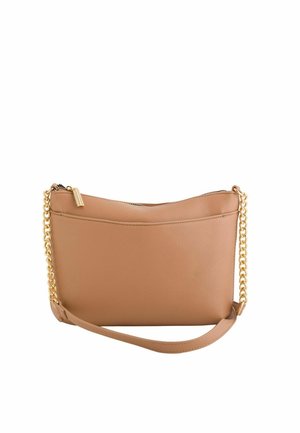 Vaaleanruskea nahkainen käsilaukku, jossa on kultainen ketjuolkaiminen ja vetoketjullinen suljenta, esitetty valkoisella taustalla.