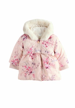 Chaqueta acolchada rosa con estampado floral, capucha forrada de piel sintética, puños acanalados y cierre a presión. Presenta mangas cortas y un diseño cálido.