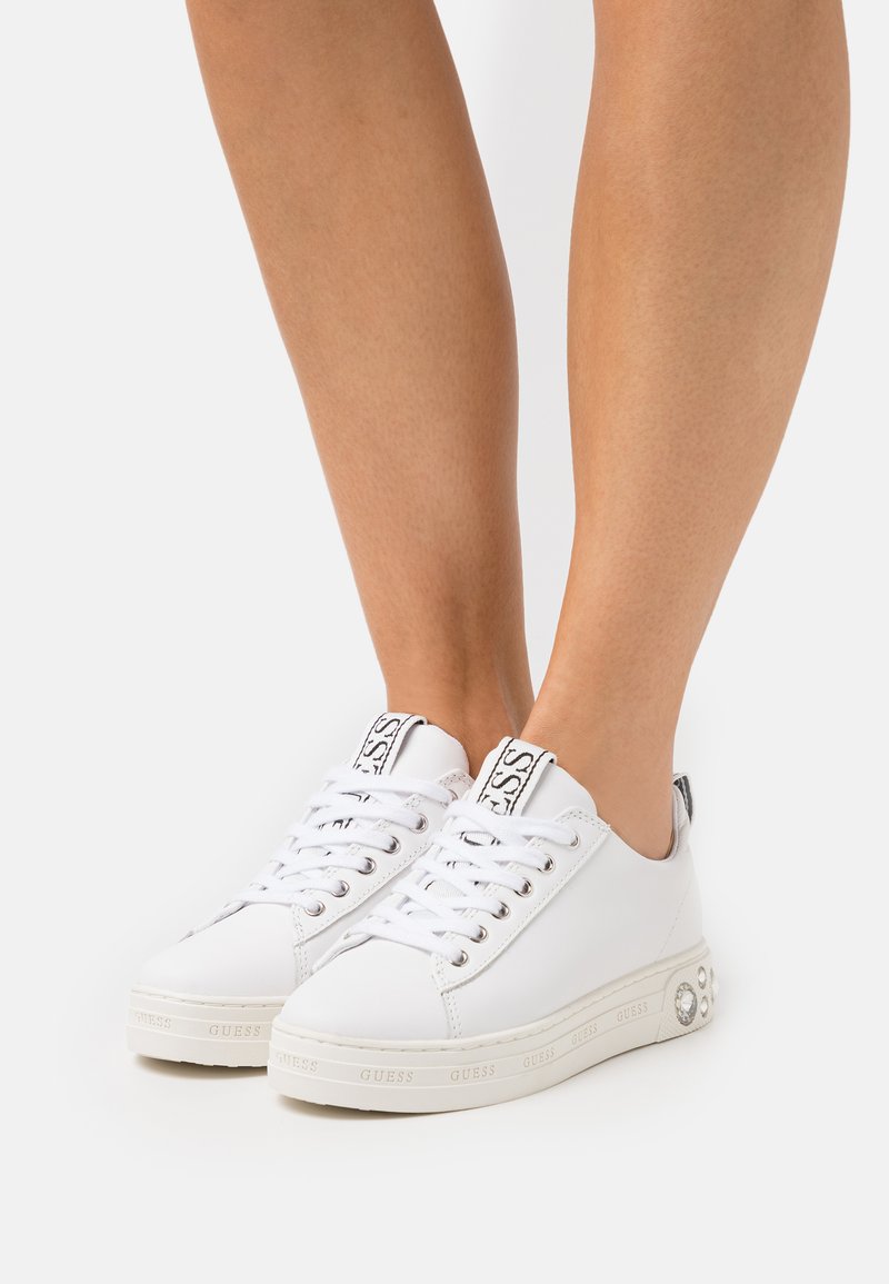 guess rivet sneaker