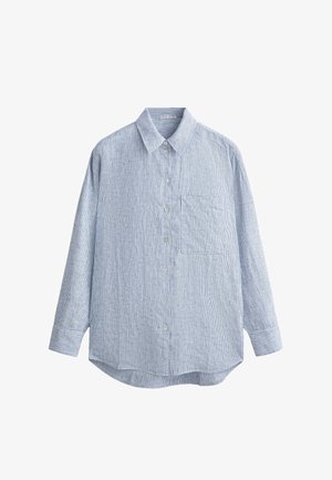 Gestreiftes Langarmhemd in Blau und Weiß mit spitzem Kragen, Brusttasche, Knopfverschluss und abgerundetem Saum. Baumwollstofftextur.