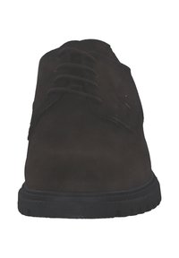 Scarpe stringate in suede marrone con punta tonda, dotate di suola in gomma e superficie liscia, caratterizzate da sei occhielli per i lacci.