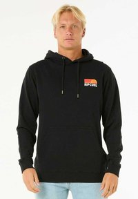 Zwarte hoodie met een voorvak, een capuchon met trekkoord en een kleurrijk Ripcurl-logo op de borst. Gemaakt van zacht materiaal. Ontworpen voor comfort.