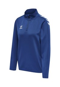 Blauwe sporttrui met lange mouwen, halve ritssluiting, opstaande kraag, witte chevronstrepen op de schouder en wit logo op de linkerbuste.