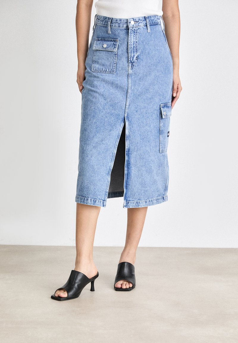 Tommy Jeans CLAIRE MIDI SKIRT - Denim skirt - denim medium