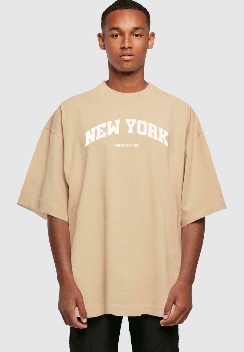 Merchcode NEW YORK WORDING HUGE TEE - T-shirts print - unionbeige