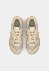 adidas Originals ZX 600 UNISEX - Αθλητικά παπούτσια - magic beige/warm vanilla/trace khaki