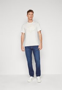 Armani Exchange Print T-shirt - off white