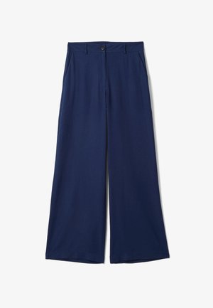 Pantaloni a gamba larga blu navy con chiusura anteriore con bottoni e cerniera, passanti per cintura e tasche laterali, distesi su sfondo bianco.