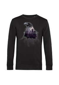Černá mikina s potiskem havrana a hřbitova v purpurových tónech, s kořeny vycházejícími z designu. Dlouhé rukávy a kulatý výstřih.