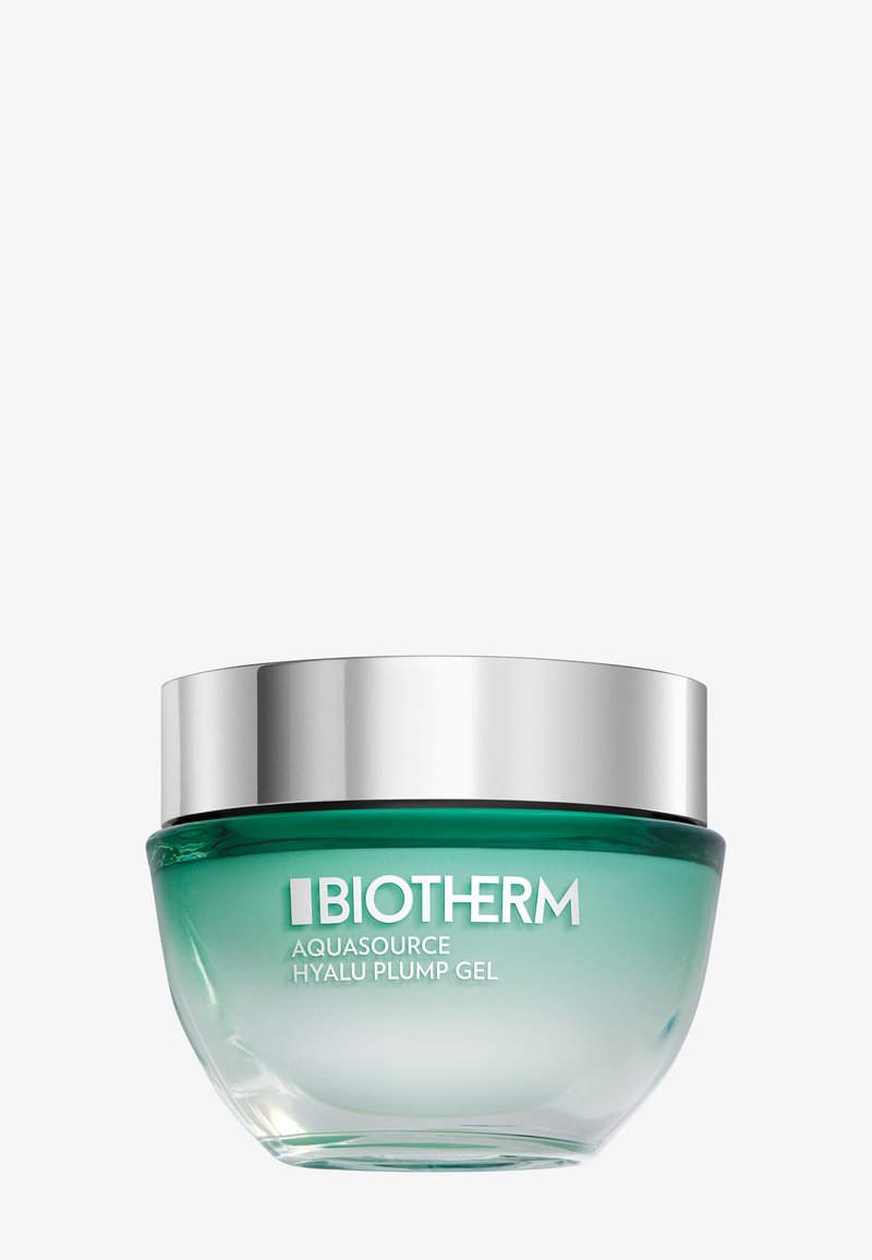 Biotherm Aquasource Hyalu Plump Gel i en rund, frostet glasskrukke med lokk i sølv. Gelen er lysegrønn i farge og har en jevn tekstur.