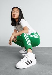 adidas Originals Träningsbyxor - green