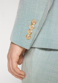 Isaac Dewhirst THE FASHION SUIT MODERN FIT SET - Κοστούμι - sage