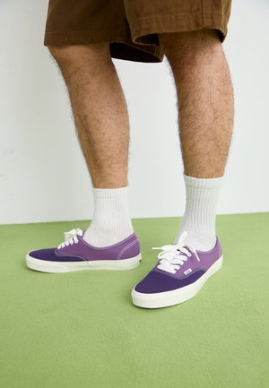 AUTHENTIC UNISEX - Zapatillas - purple/lilac