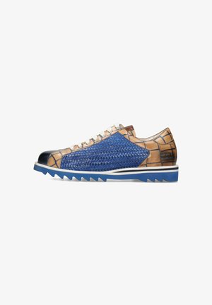 Blauer gewebter Leder-Sneaker mit einer strukturierten Oberseite, weißen Schnürsenkeln und einer schwarzen Zehenkappe. Verfügt über eine strapazierfähige blaue Sohle und auffällige Nähte.