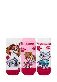 Tre paia di calzini colorati con cani dei cartoni animati. A sinistra: bianco con il muso di un cane, al centro: rosa con la scritta "SHYE", a destra: bianco con la scritta "EVEREST."