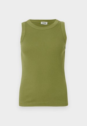 Débardeur sans manches en tissu côtelé vert olive avec un col rond et l'étiquette DRYKORN à l'intérieur du col.