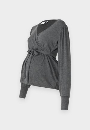 Top grigio a maniche lunghe avvitato, realizzato in materiale morbido, con scollatura a V e vita legata. Le maniche presentano un leggero dettaglio a sbuffo.