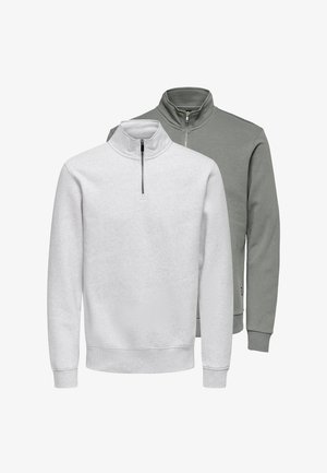 Zwei langärmelige Pullover mit Viertel-Reißverschluss, einer hellgrau vorne und einer dunkelgrau dahinter, mit gerippten Bündchen und Stehkragen.