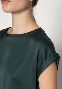 VILA VIELLETTE - Top - darkest spruce