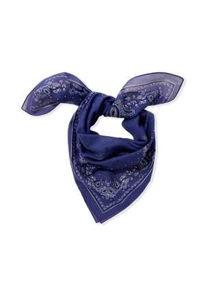 Bandana en coton bleu foncé avec des motifs cachemire blancs noué en un nœud lâche sur un fond blanc.