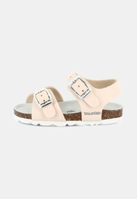 Sandali rosa chiaro con due fibbie regolabili, suola in sughero, soletta texture e suola in gomma bianca. Design minimalista, stile casual.