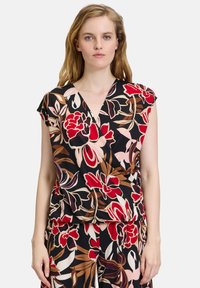 Betty Barclay CASUAL IM LAYER LOOK - T-Shirt print - schwarz rot
