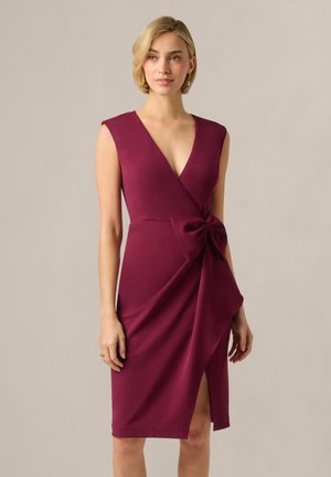 Adrianna Papell V NECK CREPE SHORT DRESS - Etuikleid - cabernet